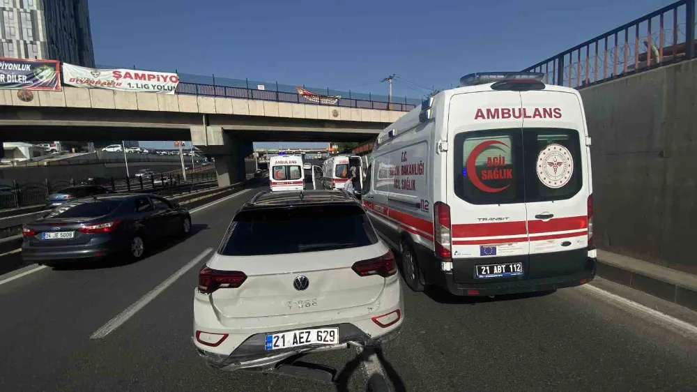 Minibüs ile otomobil çarpıştı: 7 yaralı