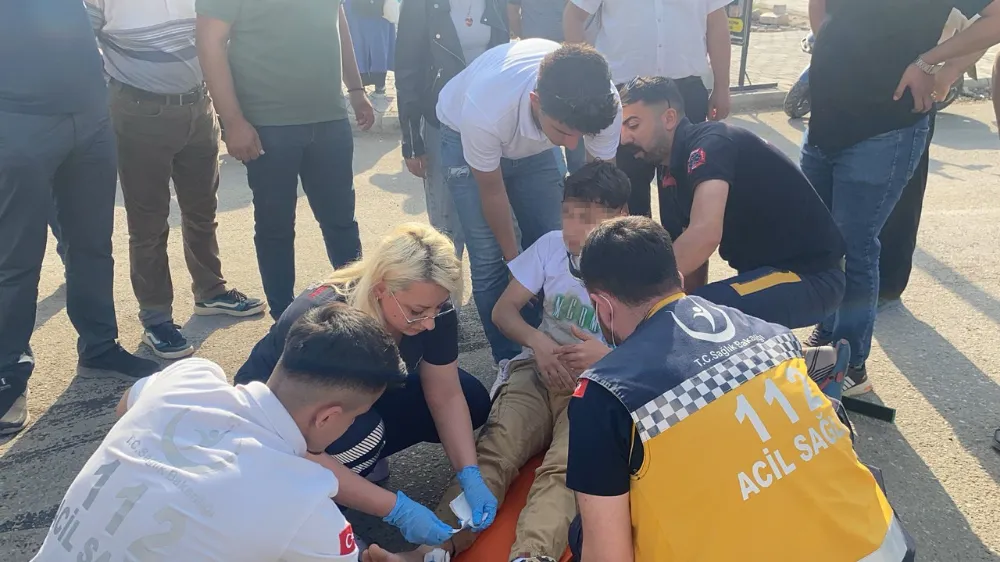 Motosiklet hafif ticari araçla çarpıştı: 2 yaralı