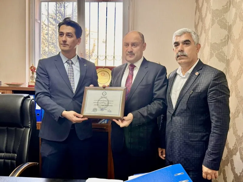 Kasım Gülpınar mazbatasını aldı