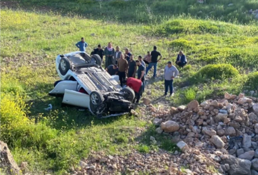 Direksiyon hakimiyetini kaybeden araç takla attı