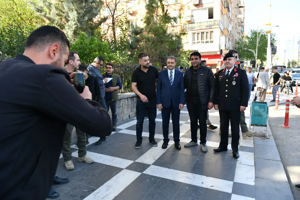 Vali Şıldak, halkla bir araya gelmeyi sürdürüyor