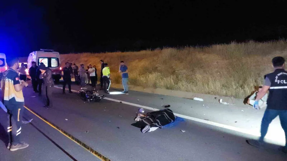 İki motosiklet çarpıştı, 2 sürücü de hayatını kaybettig