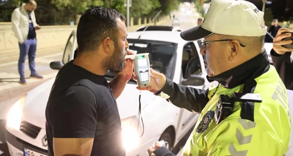 “Alkol yok ki baba” dedi, hem 2.37 promil alkollü hem de ehliyetsiz çıktı