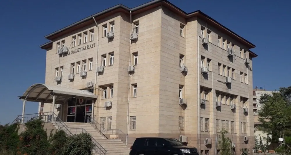 terör propagandası yapan şahıslara şafak operasyonu: 40 gözaltı