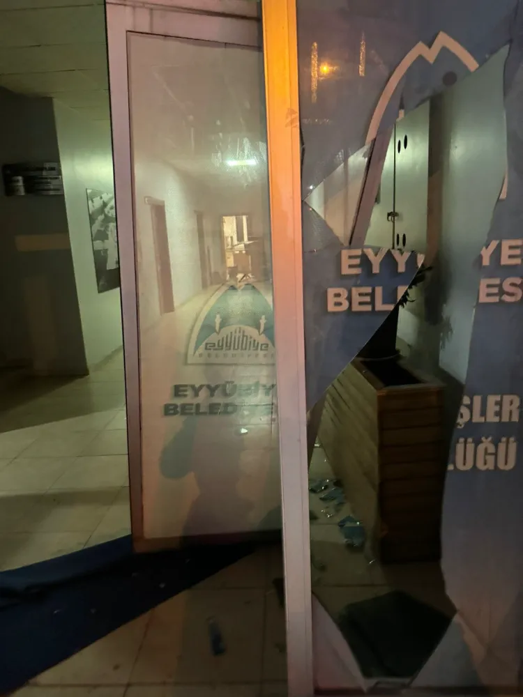 Belediye ek hizmet binasına saldırı