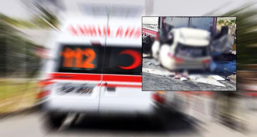 Urfa'da feci kaza: Otomobil, TIR'ın altına girdi