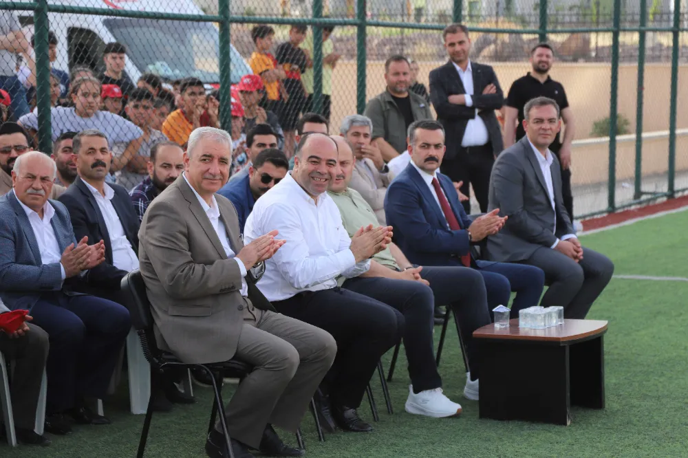 KARAKÖPRÜ'DE LİSELER ARASI FUTBOL ŞÖLENİ TAMAMLANDI