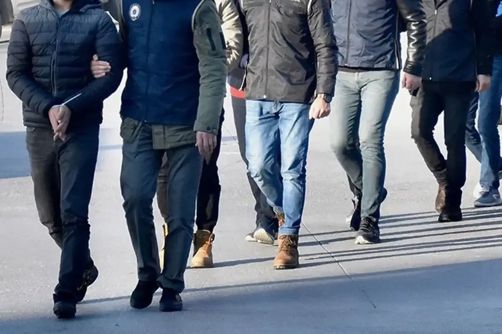 Çeşitli suçlardan aranan 25 kişi yakalandı