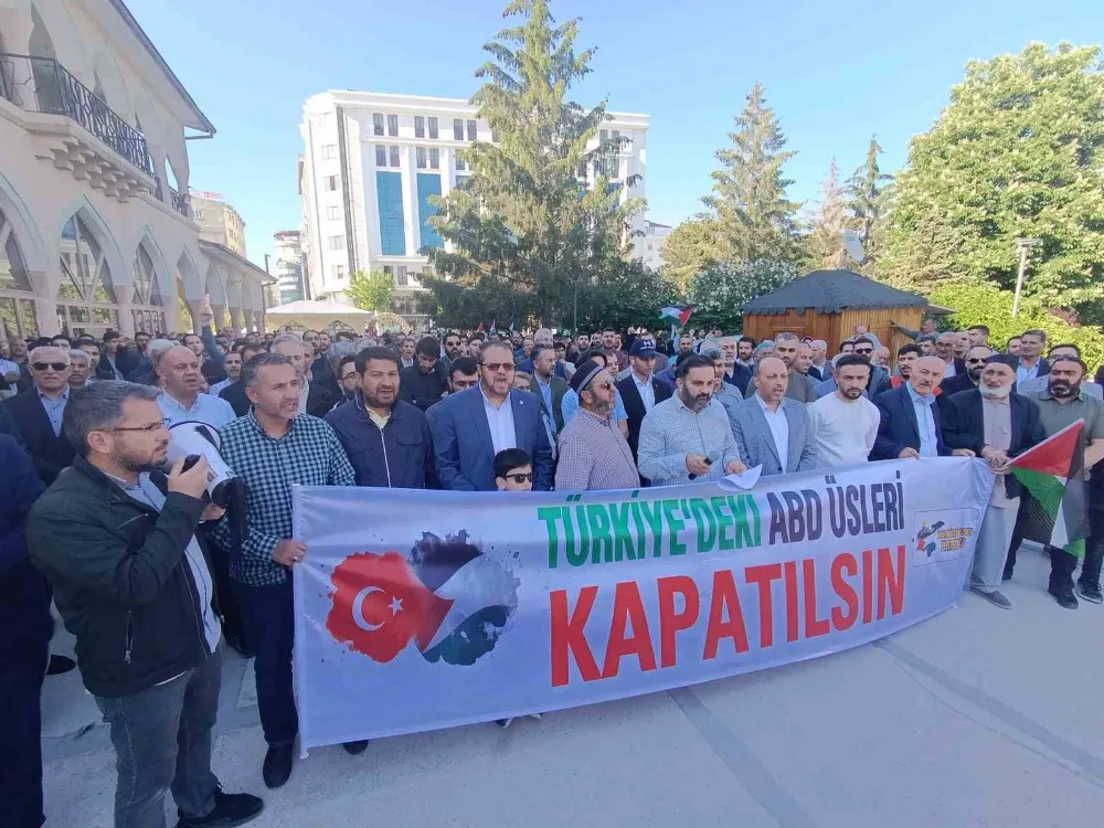Çadır kentteki katliamı Van’da protesto edildi