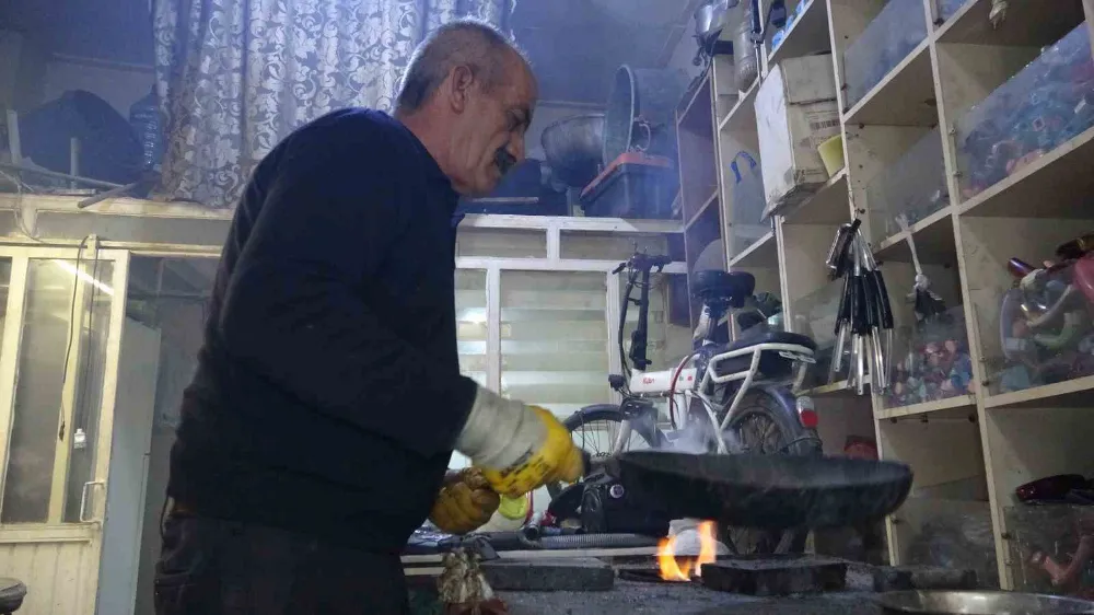 Unutulmaya yüz tutmuş kalaycılık mesleğinin son temsilcisi