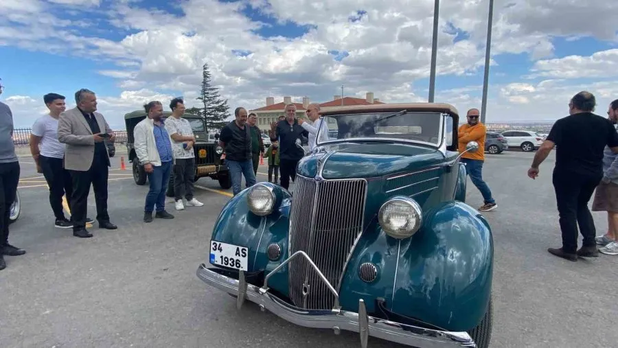 Antika otomobili ile antik şehirler turunda