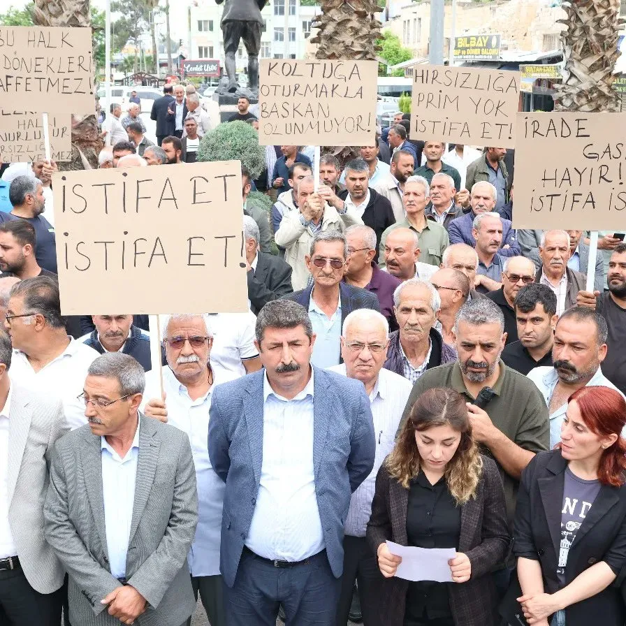 DEM Parti’den istifa eden belediye başkanı istifaya çağrıldı
