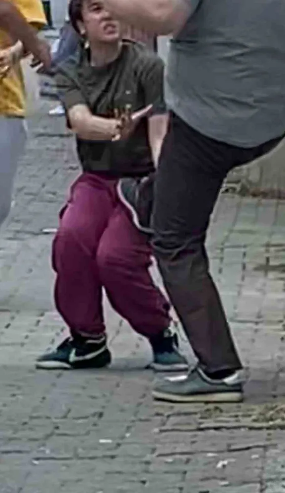 Kadına şiddet: Sokak ortasında tekme tokat dövüldü