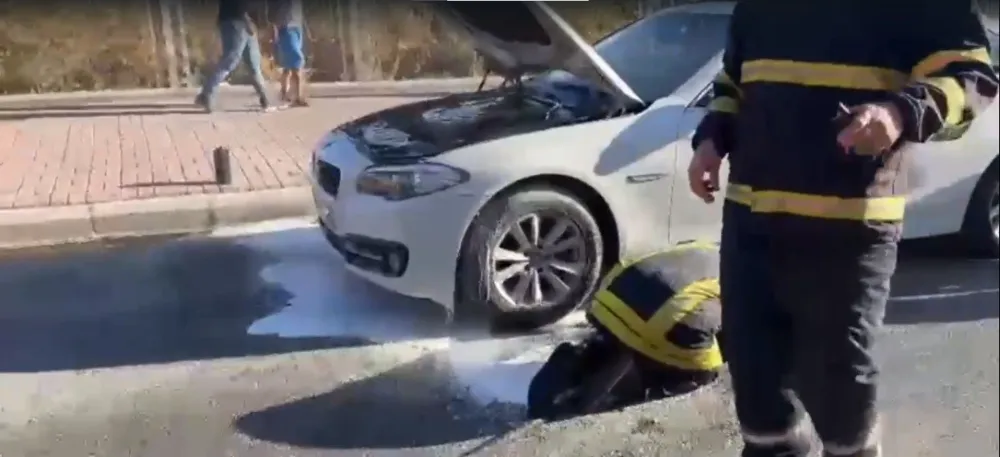 Çıkan yangında otomobilde hasar oluştu