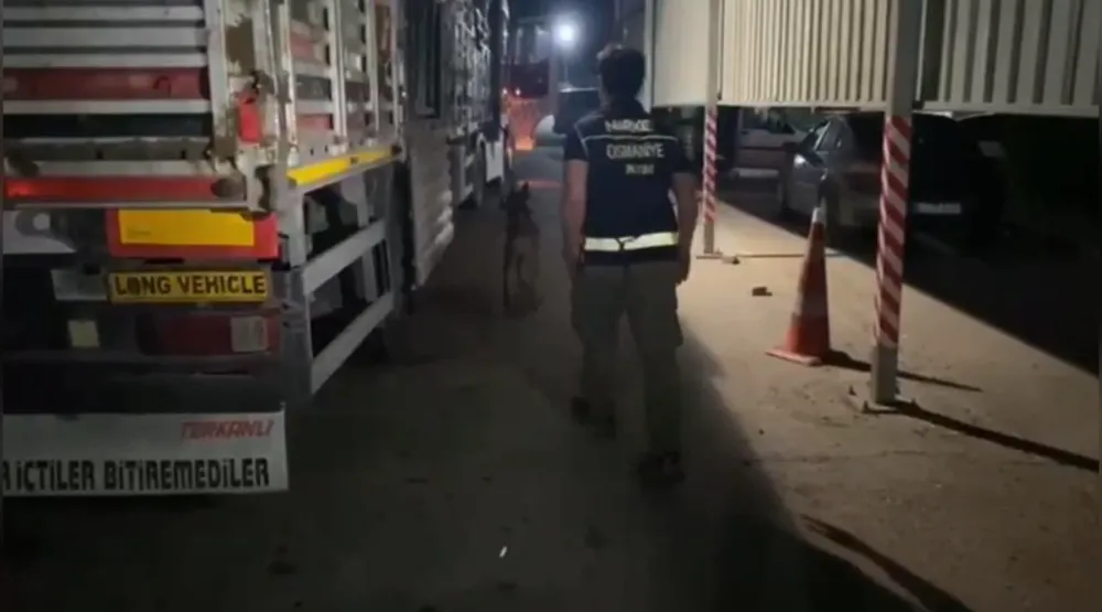 Durdurulan tır ve yolcu otobüsü uyuşturucu madde ele geçirildi