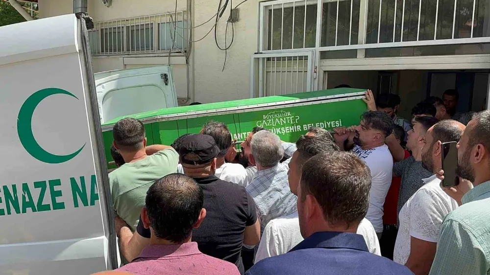 cinnet getiren şahıs 4 arkadaşını katlederek intihar etti