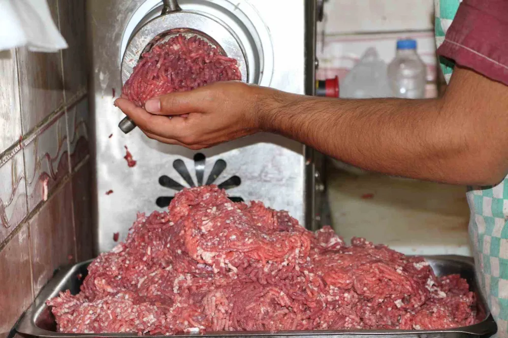Kasapların kıyma mesaisi