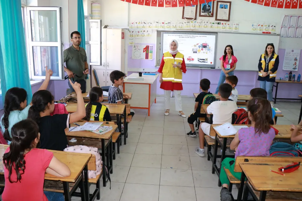 HALİLİYE’DEN ÖĞRENCİLERE TEKNOLOJİ BAĞIMLILIĞI SEMİNERİ