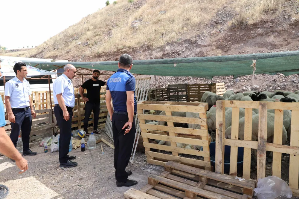 KARAKÖPRÜ’DE KURBAN SATIŞ YERLERİ HAZIRLANIYOR