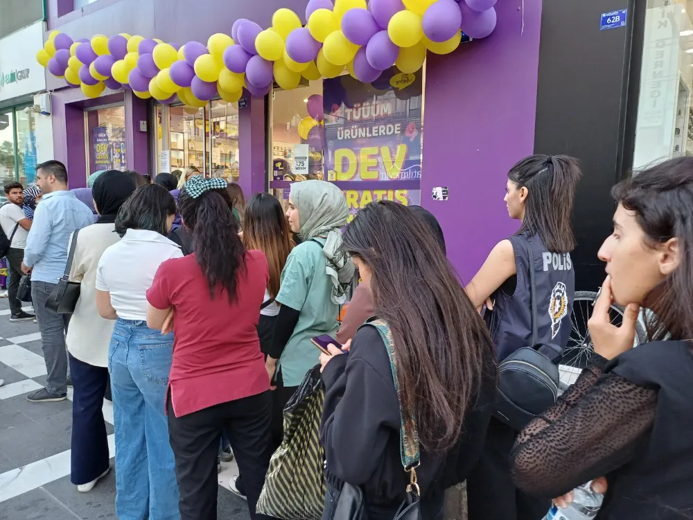 Gratis'in indirim çılgınlığı Urfa'da kaosa yol açtı