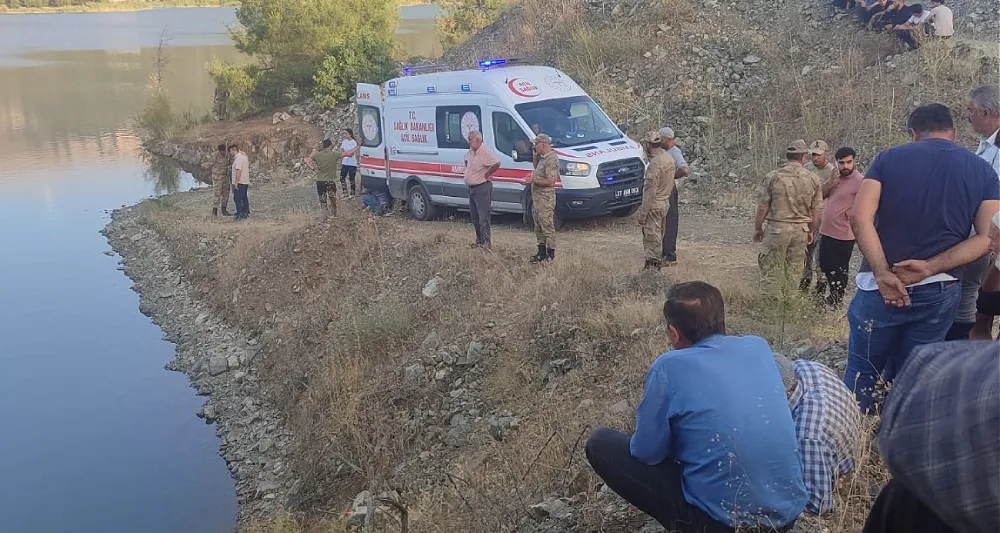 Gölette kaybolan gencin cesedi 5 saat sonra bulundu
