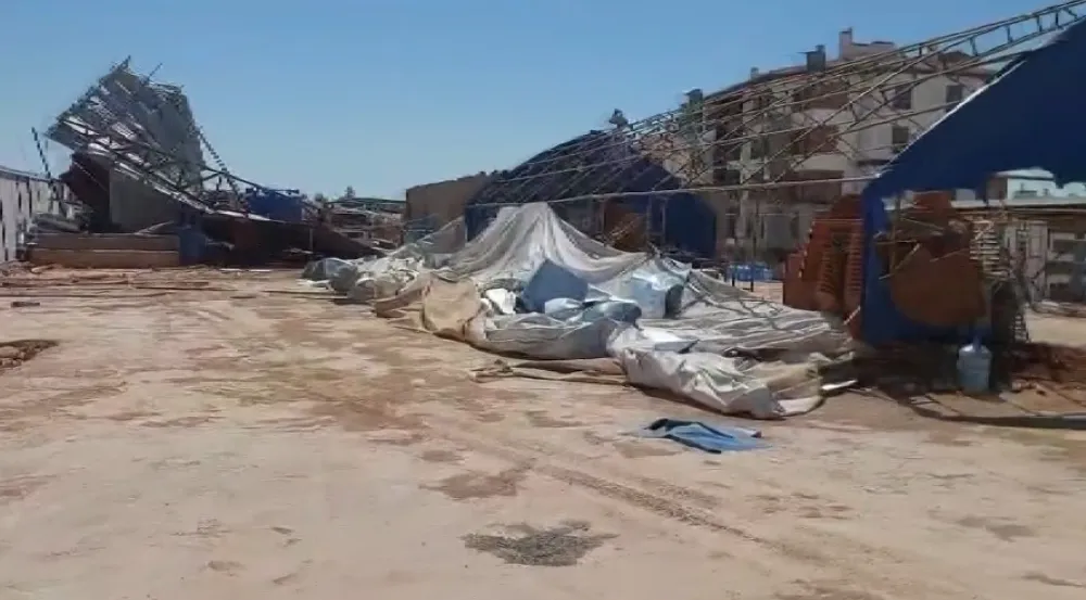 Şiddetli rüzgar yemekhanenin çatısını uçurdu