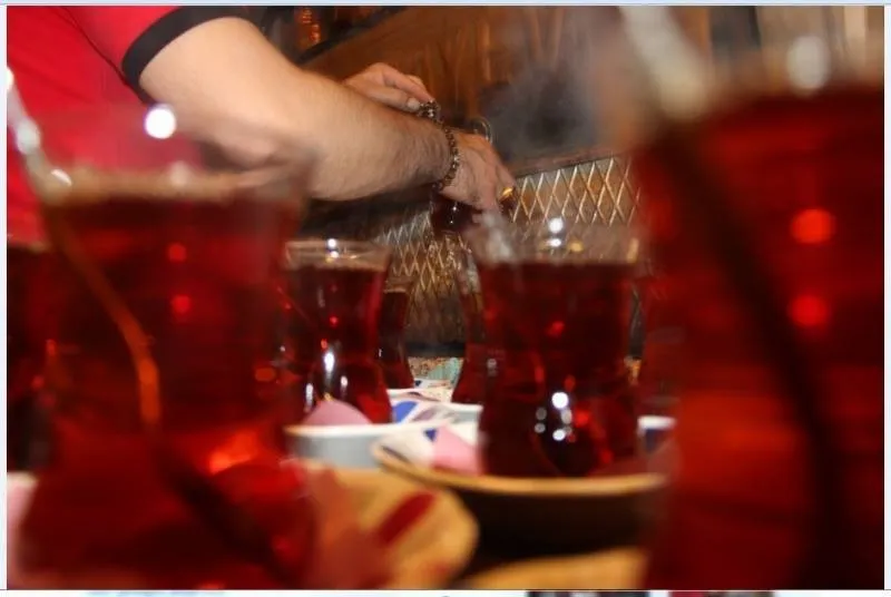 Vatandaş çay ocaklarında yorgunluğunu atıyor