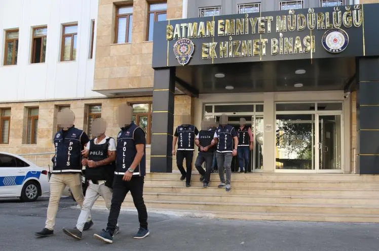 Uyuşturucu madde sokmak isteyen 3 kişi yakalandı
