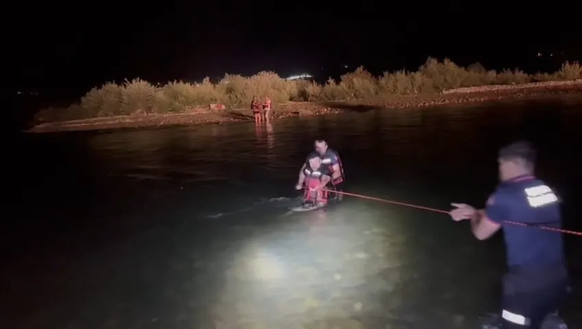 Mahsur kalan 7 kişi halatlarla kurtarıldı