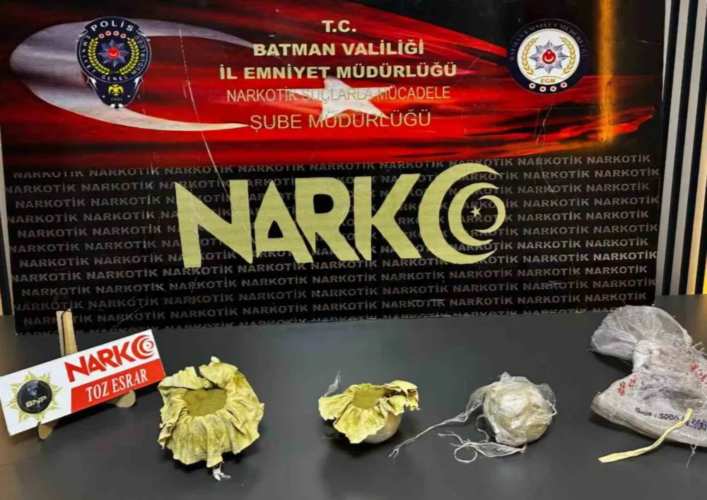 Bir otomobilde yarım kilo esrar ele geçirildi