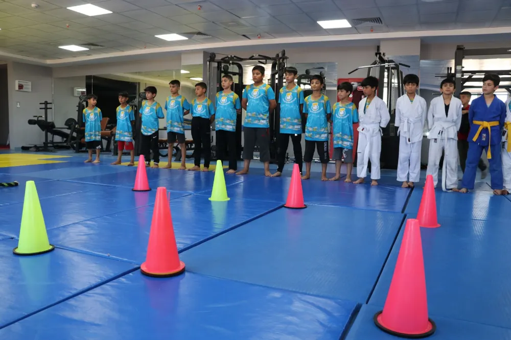 HALİLİYE BELEDİYESİ, GENÇLERİ SPORA YÖNLENDİRİYOR