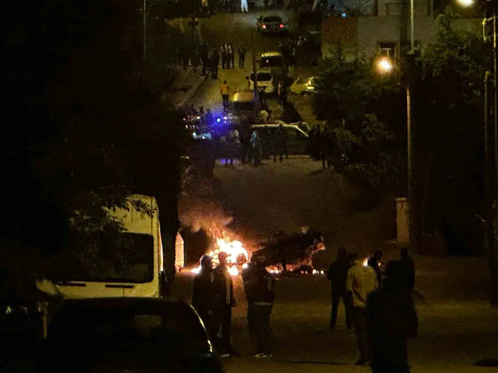 Olaylar dindirilemiyor, olaylarda 10 polis yaralandı