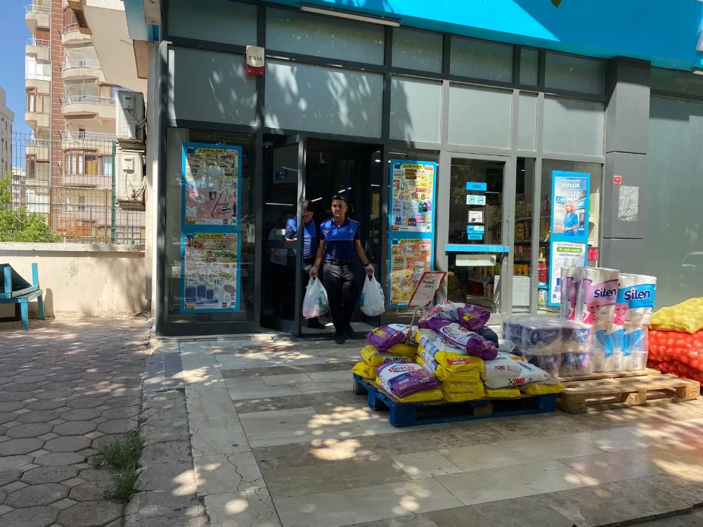Zabıta ekipleri tarihi geçmiş ve kurtlanmış pirince el koydu