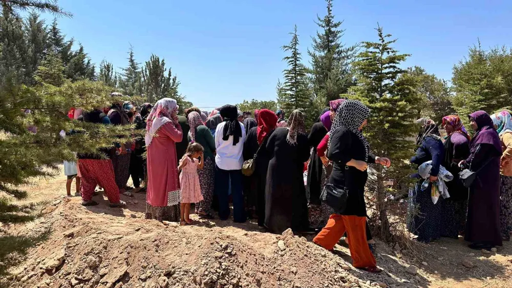 Gölette boğulan 2’si kardeş 3 kişi defnedildi