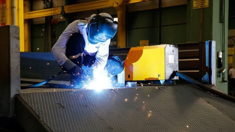 Sanayi üretimi yıllık yüzde 0,1 azaldı