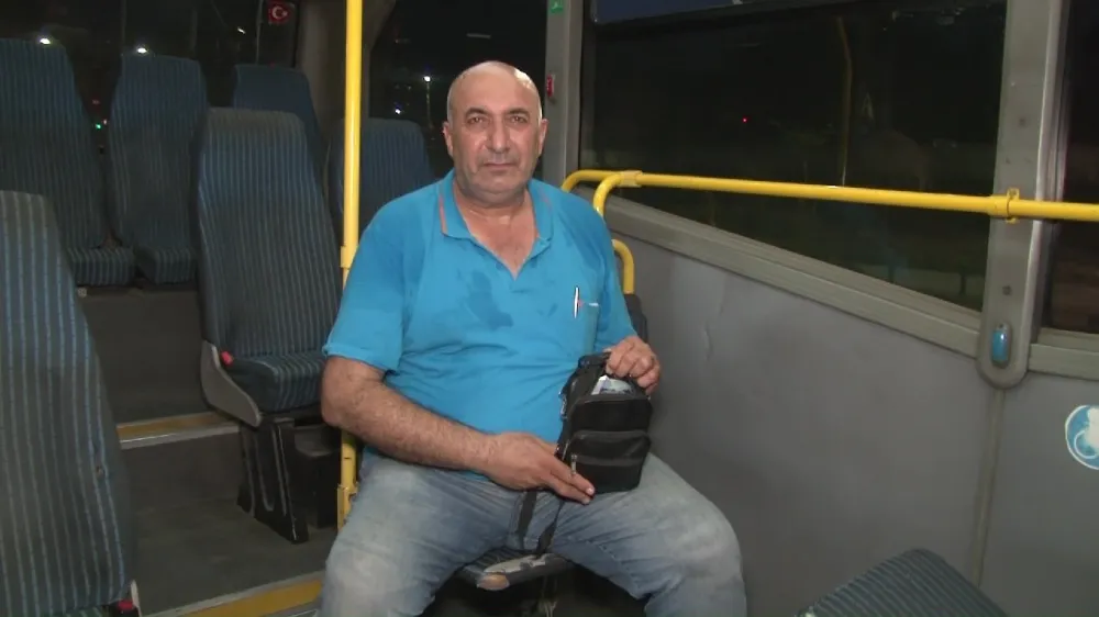 Annesinin ameliyat parasını minibüste unutan öğretmenin parası geri verildi