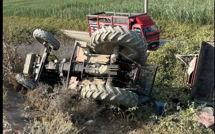 BURSA'DA VİRANŞEHİRLİ MEVSİMLİK İŞÇİLERİ TAŞIYAN TRAKTÖR DEVRİLDİ: 1 ÖLÜ 4 YARALI