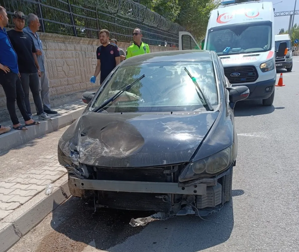 İki otomobil çarpıştı: 2 yaralı