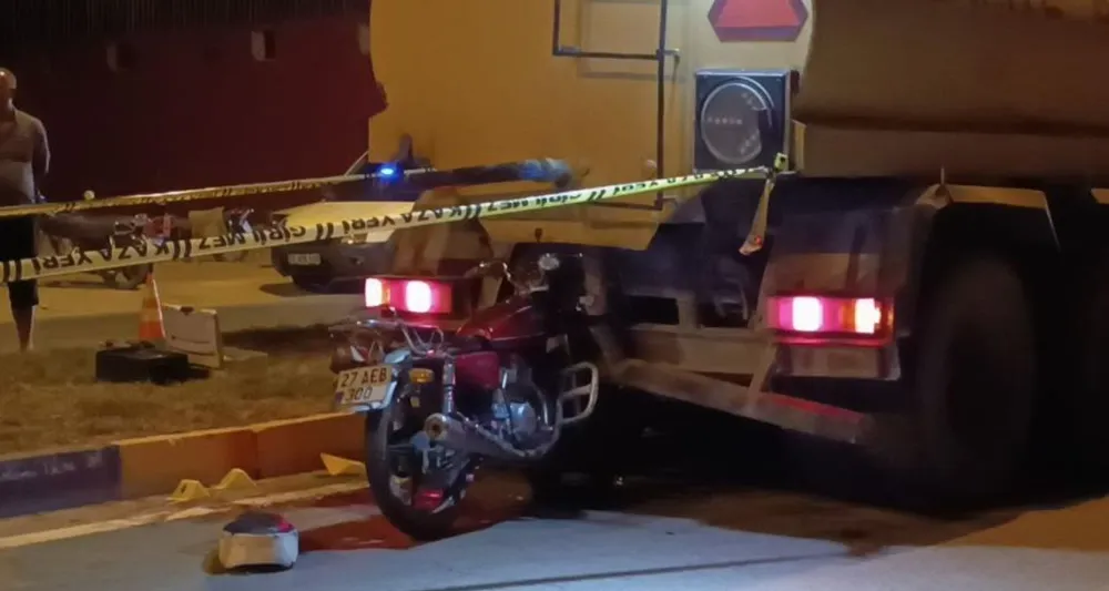 Sulama aracına çarpan motosikletli genç hayatını kaybetti