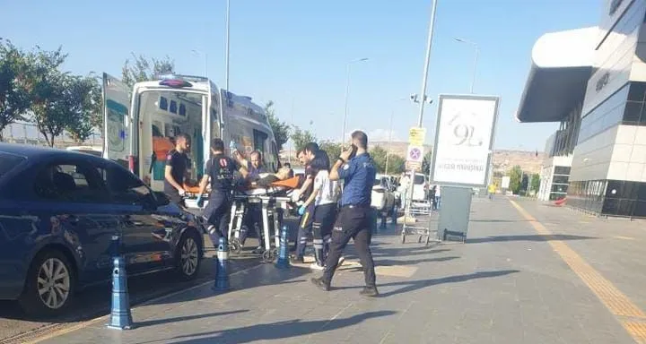 Havalimanı’nda polis kazara meslektaşını vurdu