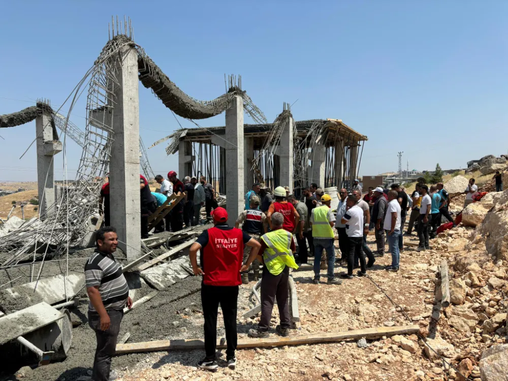 Urfa’da inşaat iskelesi çöktü: 2 yaralı