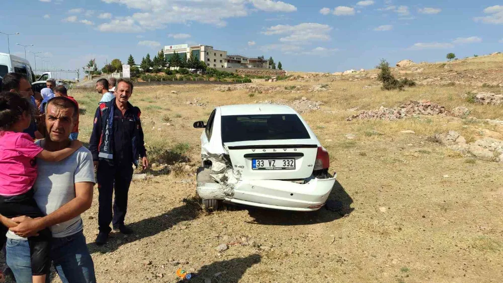 İki otomobil çarpıştı: 6 yaralı