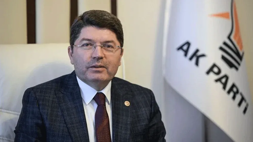 Adalet Bakanı Yılmaz Tunç: "Mersin’de terör örgütü elebaşı lehine slogan atan 10 şüpheli çıkarıldıkları Nöbetçi Sulh Ceza Hâkimliğince tutuklanmıştır."