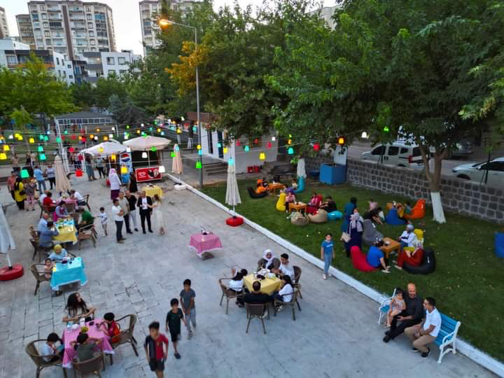 Açılışı yapıldı: Siverek'te bu çay bahçesini kadınlar işletecek