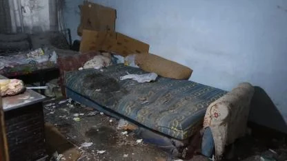 Annesinin cesediyle 1 ay yaşadı