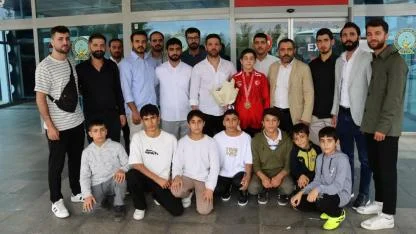 Balkan Şampiyonu memleketi Şanlıurfa’da coşkuyla karşılandı