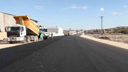 Büyükşehir Belediyesi kentteki yol ihtiyacını gideriyor