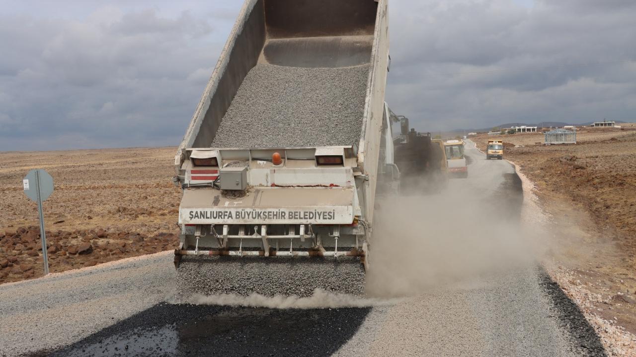 Büyükşehir belediyesi, Viranşehir’de 4 kilometrelik yolu yeniledi