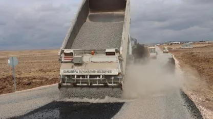 Büyükşehir belediyesi, Viranşehir’de 4 kilometrelik yolu  yeniledi
