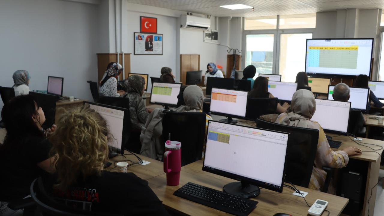 Büyükşehir, Bilgisayar Operatörlüğü ve KURSU BAŞLATTI
